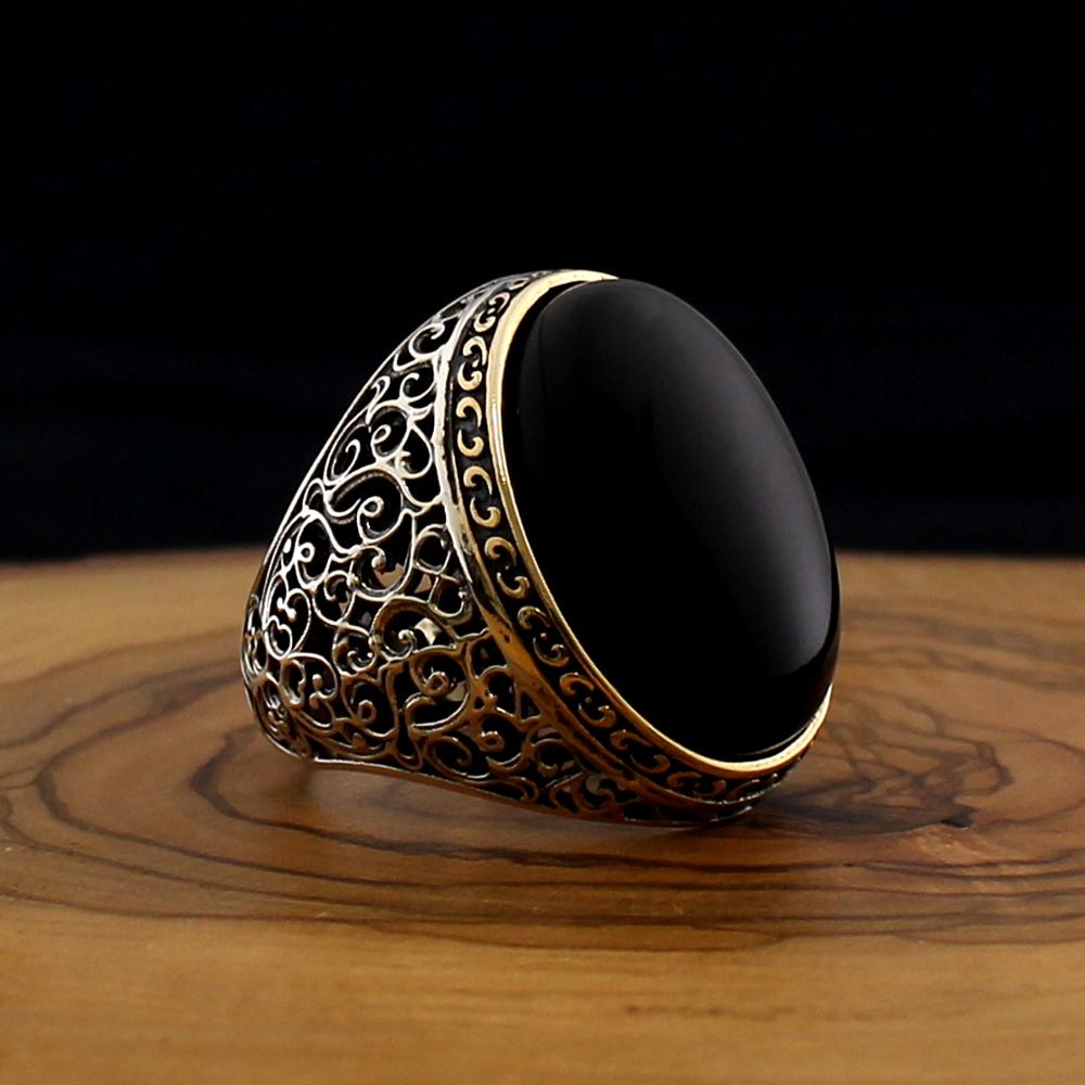 Domineering Large Ring Inlaid With Gemstones