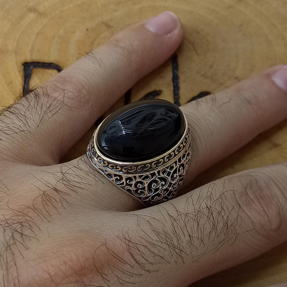 Domineering Large Ring Inlaid With Gemstones
