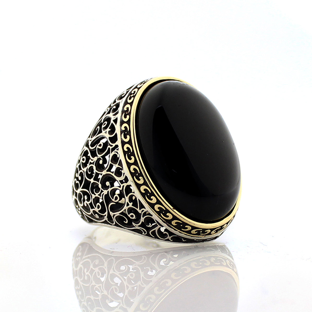 Domineering Large Ring Inlaid With Gemstones